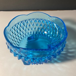 Vintage Indiana Glass Co. Diamond Point Regal Blue Tri-footed Bowl