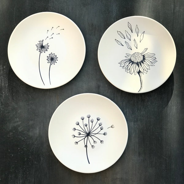 Wall plates, Host gift, Set of 3 pieces with hangers, Home decor, Floral motif plate, Wall decor, Hand painted, Gift for her, Holiday gift