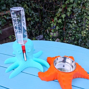 Water bottle and food bowl 3D printed for your hamster, rat, or gerbil! Under the Sea themed!