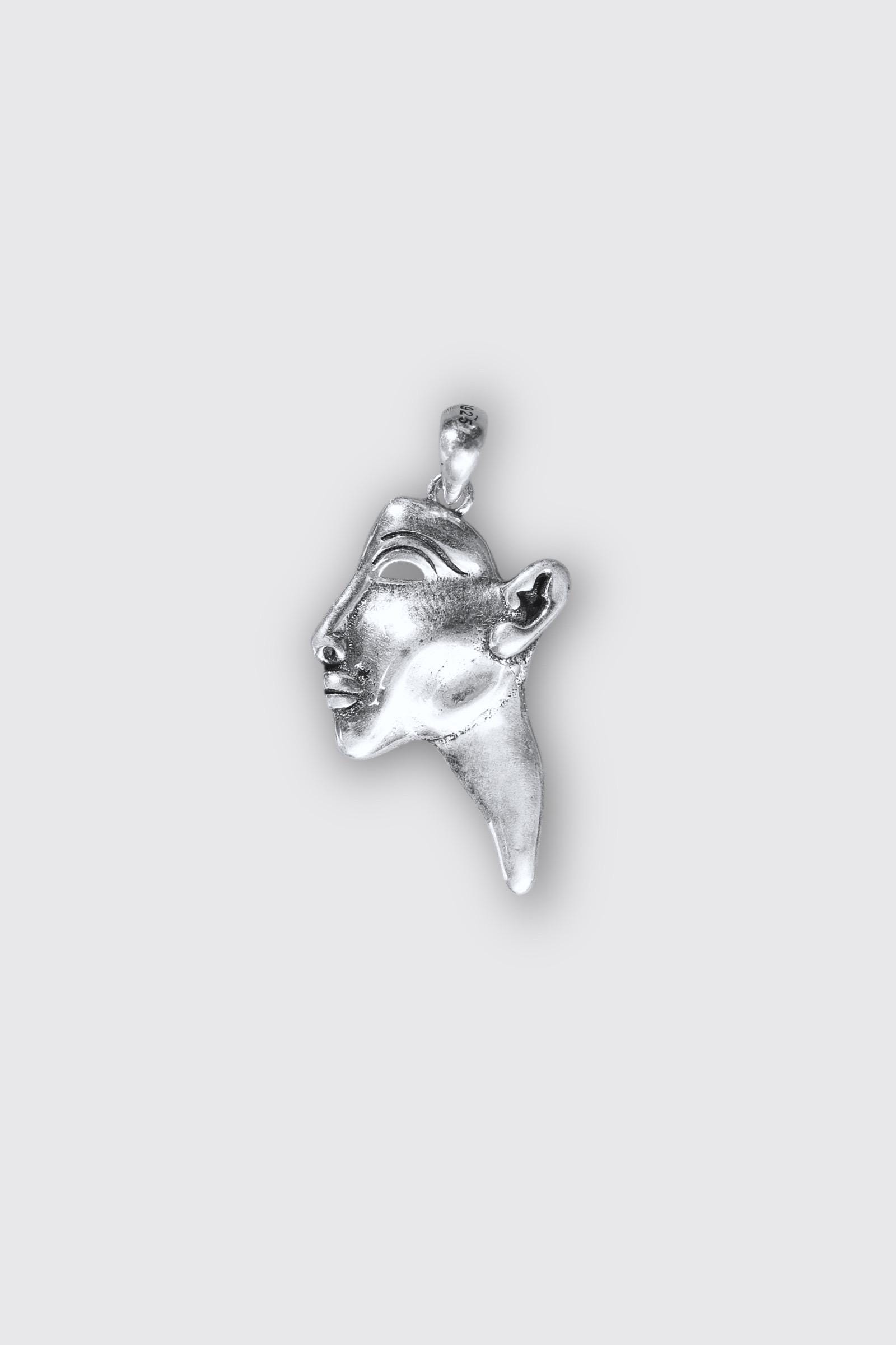 Unisex Silver Pendant with the Face of Akhenaten · Handcrafted Egyptian Jewelry · Pharaonic Amulet · Symbolic Gift · Historical Style.
