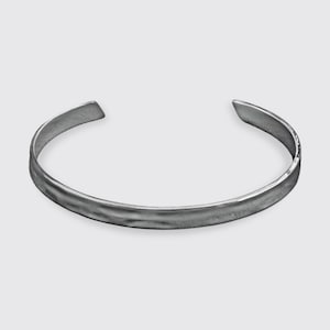 Unisex silver stainless steel cuff bracelet · Minimalist rigid bracelet · Contemporary jewelry · Elegant modern accessory