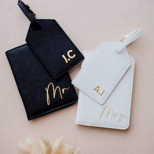 Mr&Mrs Passport Holder Luggage Tag | Wedding Gifts | Bridal Party Gifts | Christmas Gifts for Couple | Travel Wallet