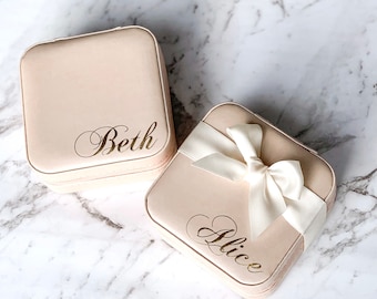 Bride Jewellery Box, Bride Gift Box, Mrs Jewellery Box, Personalized Bridal Shower Gift for Bride Honeymoon Gift Travel Case