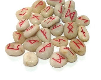 Руны. Maðr руна. Руны. Белые руны. Руны из белого камня.