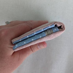 Cartera de bolsillo - Lona rosa, Cartera pequeña rosa para mujer, Monedero de lunares azules, Bolsillo con cremallera, Cierre magnético, Tarjetero
