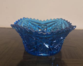 EAPG Imperial Glass Blue Starburst Sawtooth Scalloped Edge Serving Bowl Dish