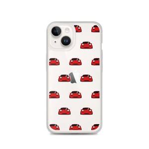 Puede incluir: Una funda transparente para teléfono con un patrón repetido de coches deportivos rojos. La funda está diseñada para un iPhone.