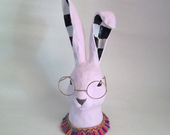 Decoración de Pascua caprichosa / Conejito de Pascua pintado / Decoración de Pascua / Figura de conejo / Arte vintage / Decoración de conejo de primavera / Alicia en el país de las maravillas
