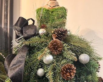 Etalagepop kerstboom kerstboom | Kerststuk | Gedecoreerde jurk | Natuurliefhebbers Decor Kerst | Aarde | Boskerstboom