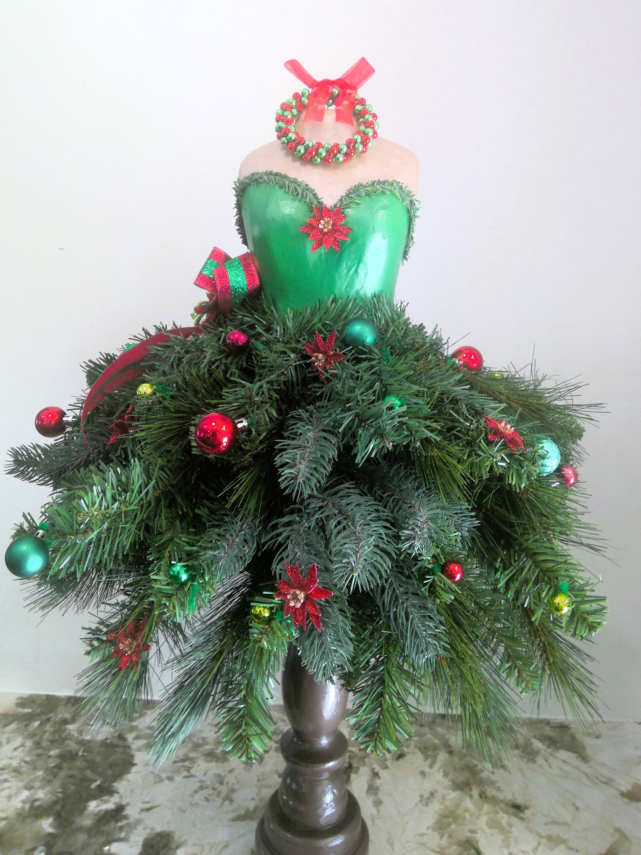 Wooden Mannequin Decorating Xmas Tree Stock Photo - Image of holiday,  green: 105561054