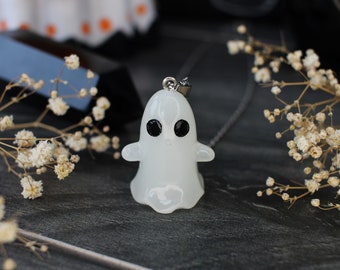 Geist Anhänger | Halloween Schmuck | leuchtet im Dunkeln | niedlicher Geist | Edelstahl Kette | Gothic Schmuck | Geschenk für Halloween