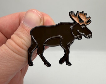 Bull Moose Enamel Pin – Hunting Lapel Pin with Gift Box, Moose Badge, Hunting Gift for Hunters & Outdoorsmen