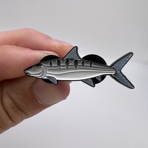 Bonefish Enamel Pin – Fishing Lapel Pin with Gift Box, Bonefish Badge, Fly Fishing Gift for Anglers & Outdoorsmen