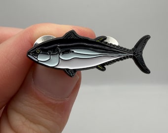 Broche de esmalte de atum-rabilho – Broche de lapela de pesca com caixa de presente, distintivo de atum-rabilho, presente para pescadores e amantes da natureza.