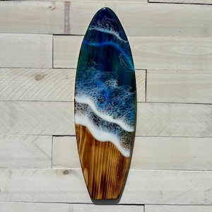 Planche de surf sur commande avec vagues de l’océan en résine époxy, décoration murale de planche de surf, art de la planche de surf, art de l’océan, cadeau de surfeur