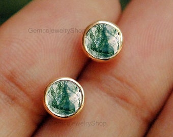 Brincos de ouro amarelo maciço 14K com ágata musgosa em formato de lua cheia. Joias finas minimalistas feitas à mão, perfeitas para uso diário. Um presente especial de Natal.