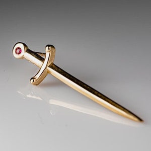 14k Solid Gelbgold Dolch Ohrstecker Gold Schwert Ohrring-Edgy Ohrringe-Rubin Dagger Ohrstecker Einzel Ohrring-Statement Ohrringe Geschenk