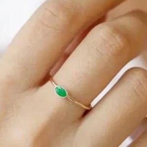 Vintage Emerald Gold Ring, 14k Solid Gold Oval Bezel Set Emerald Gemstone Engagement Ring, Thin Band Emerald May Birthstone Delicate Ring