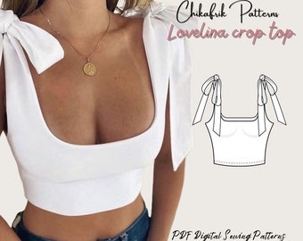 Pode incluir: Um top branco curto com decote quadrado e alças de laço. O top é mostrado em uma modelo com um colar de ouro. A imagem também inclui um desenho de linha do top com o texto "Chikafrik Patterns Lovelina crop top" e "PDF Digital Sewing Patterns".