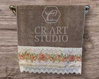 Toalla de mano Floral Peach Rose: Tricoline de algodón con ribete de encaje