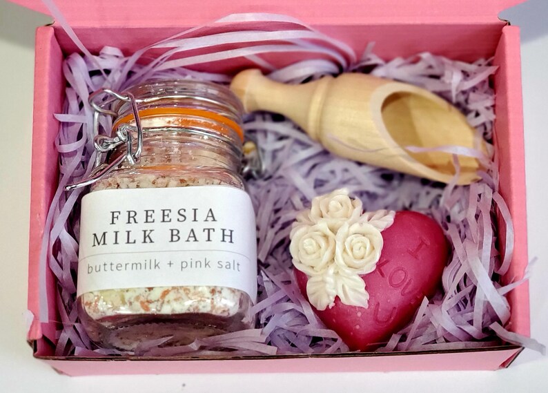 Mini Spa Gift Box | Rose Soap, Jasmine Bath Salt Freesia Bath Trio