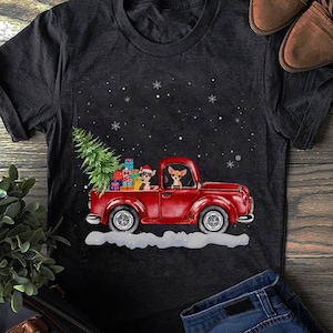 Christmas Chihuahua Dogs Ride Red Truck Costumer T-Shirt - Funny Dog  - Chihuahua Dog Lover - Chihuahua  Mom  - Mother&#39;s Day