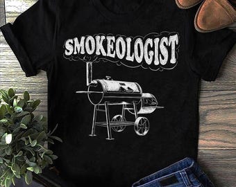 Smokeologist BBQ Smoker T-Shirt - Funny Pitmaster Grilling Tee
