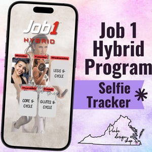 Puede incluir: Una pantalla de teléfono inteligente muestra un programa de fitness titulado "Job 1 Hybrid Program Selfie Tracker". La pantalla muestra imágenes de mujeres haciendo ejercicio, con etiquetas de entrenamiento para cada día de la semana. El fondo es un degradado de rosa, morado y azul.