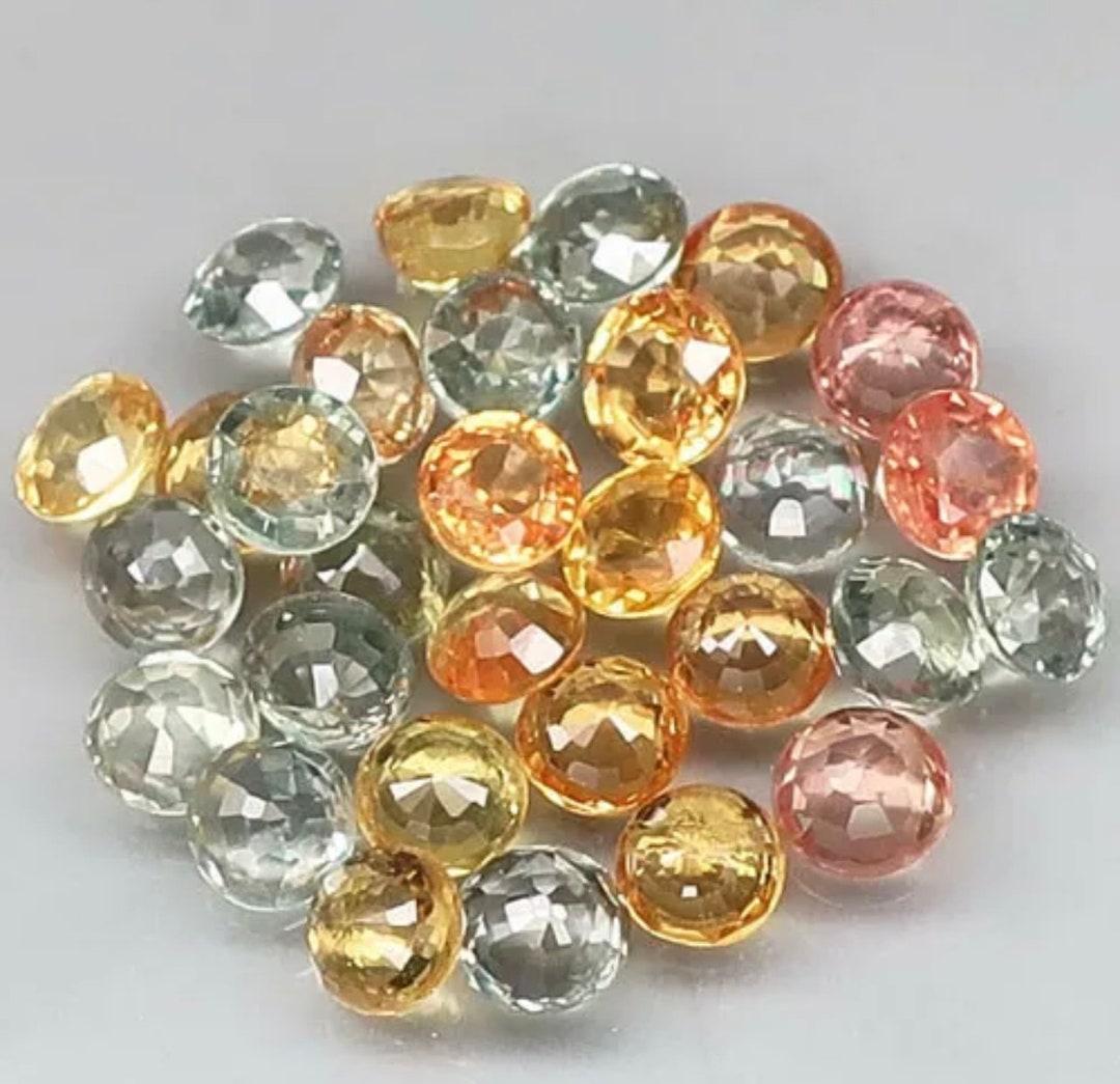 Boucles D'oreilles à Tige En Or 9 Carats Avec Zircones Boucles D'oreilles à Tige En Or 9 Carats Avec Zircones