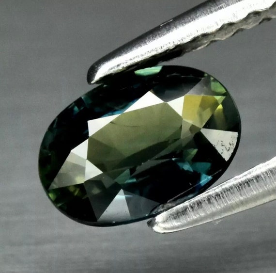 Saphir Naturel D'Australie 1,42 Carats | Taille Ovale Bleu | Sans Traitement, Transparent