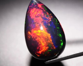 Exceptionnelle Opale d'Ethiopie 4.16 carats