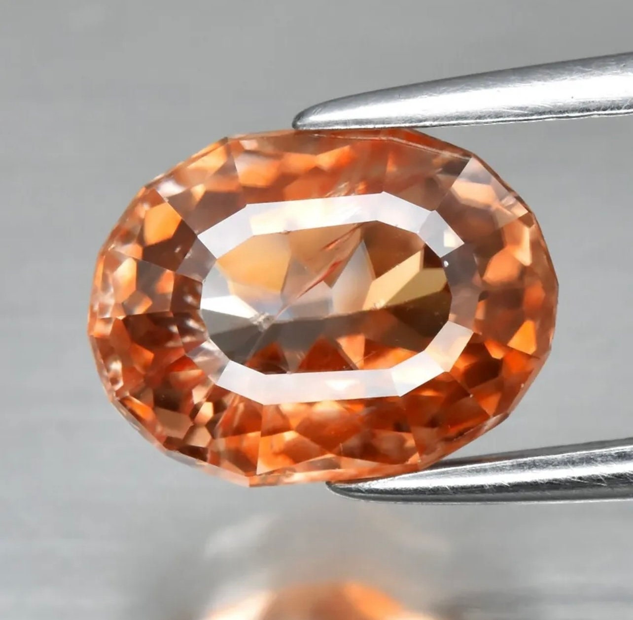 Zircon Naturel Champagne Tanzanie 2.72 Carats Taille Coeur - Vidéo Disponible