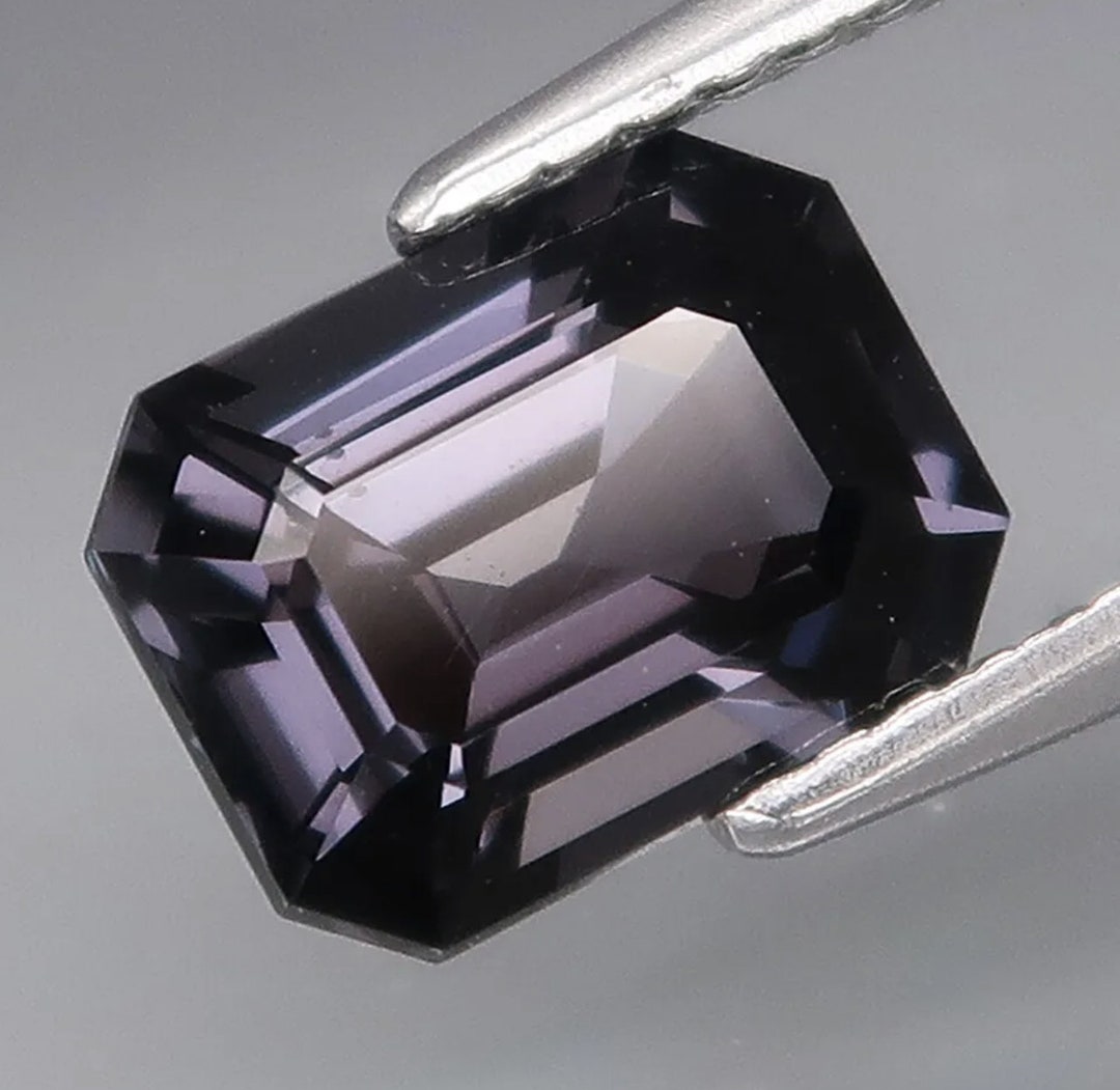 Onyx Noire De Thaïlande – 6,04 Carats, 12,3 X 9,5 Mm, Gemme Noire Naturelle