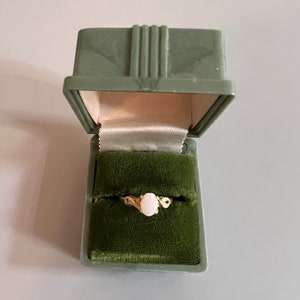 Vintage 14K Solid Gold Ring with Opal. Size 4 1/2.