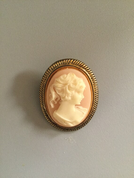 Vintage Cameo Brooch. Has a Beautiful Image with a