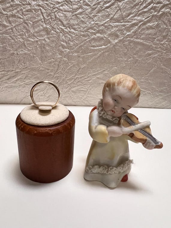 14K Solid Gold Ring. Has two beautiful elephant d… - image 15