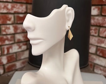 Vintage 14K Solid Gold Dangling Earrings. Has a Nice Elegant Style. Favorite this item receive 20% off. Enter code HAVEFUN.