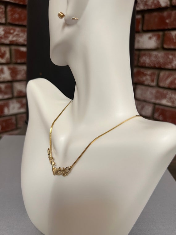 Vintage 10K Solid Gold Necklace. Has Beautiful Style … Gem