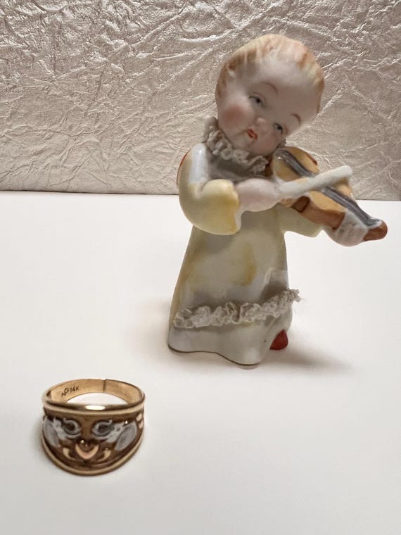 14K Solid Gold Ring. Has two beautiful elephant d… - image 3