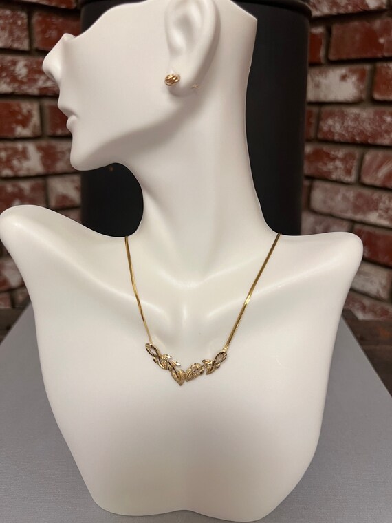 Vintage 10K Solid Gold Necklace. Has Beautiful Style … Gem