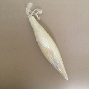 Vintage Ceramic Bird Beads Great to for making necklaces charm bracelets or enhancements to bookmarks and cards. Vintage Ceramic Bird Beads Great to for making necklaces charm bracelets or enhancements to bookmarks and cards.