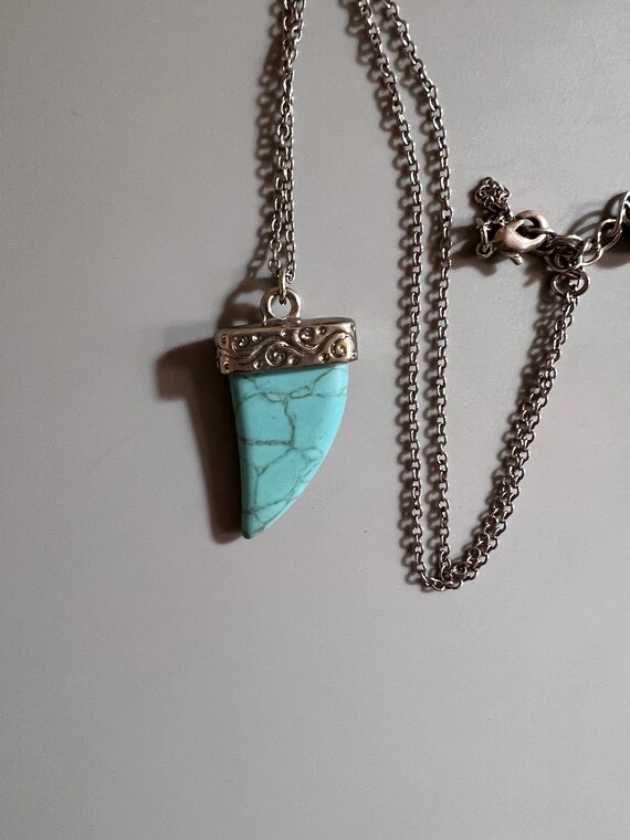 Vintage Necklace. Has a Unique Style. Has a Turquoise Like Pendant