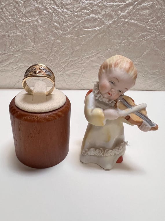 14K Solid Gold Ring. Has two beautiful elephant d… - image 12