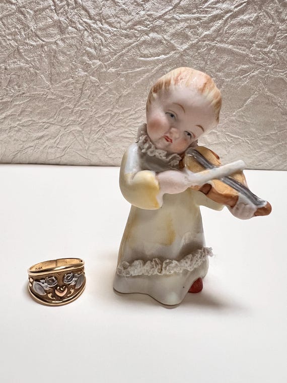 14K Solid Gold Ring. Has two beautiful elephant d… - image 2