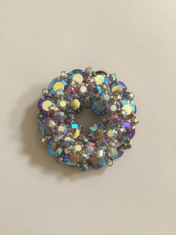 Vintage Aurora Borealis Brooch. Has a Beautiful Vibrant Sparkle