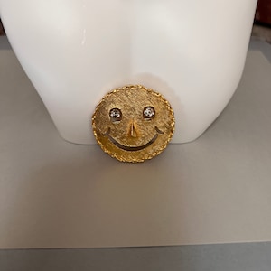 Vintage Smiley Face Brooch/Pin. Has Great Workmanship. Has Beautiful Clear Stone for Eyes. A Fun Addition to Your Outfits. A Nice Gift.