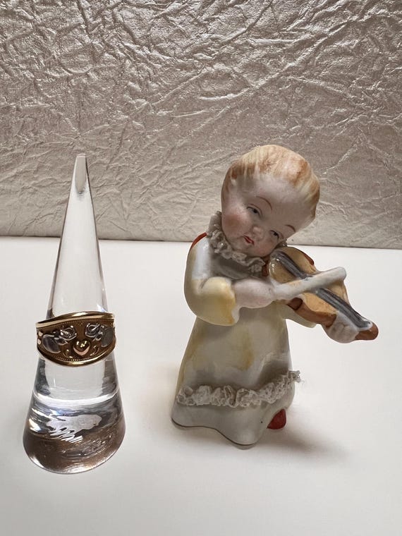 14K Solid Gold Ring. Has two beautiful elephant d… - image 6