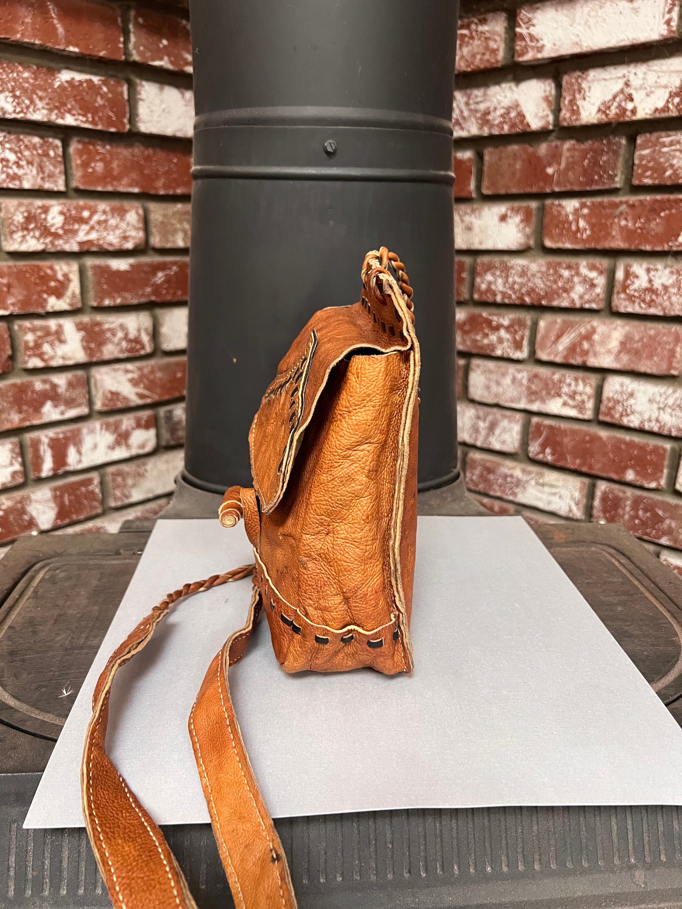 Vintage Leather Handbag/shoulder Bag/crossbody Bag. Has Vintage Leather Handbag/shoulder Bag/crossbody Bag. Has