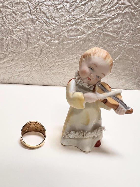 14K Solid Gold Ring. Has two beautiful elephant d… - image 5