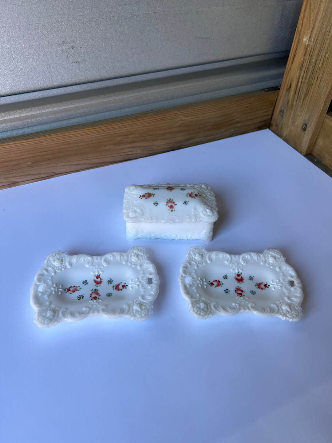 Vintage Milk Glass Soap Dishes. Has Beautiful Painted Flowers Etsy